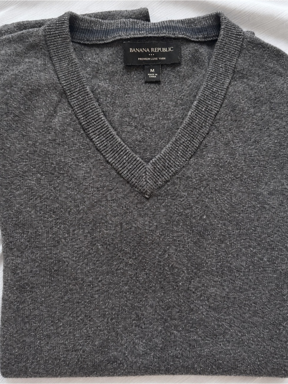 Banana Republic Men V-Neck Sweater — Charcoal Gray